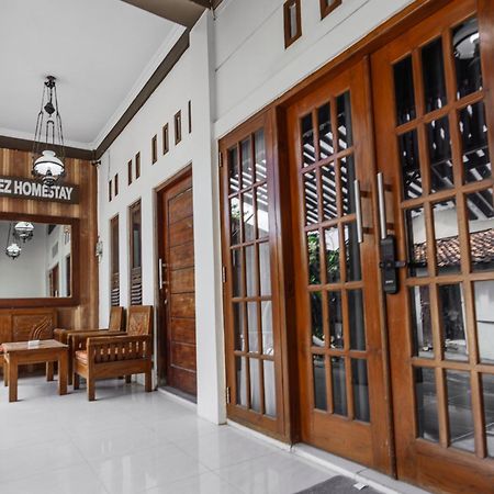 Inez Homestay 요그야카르타 외부 사진
