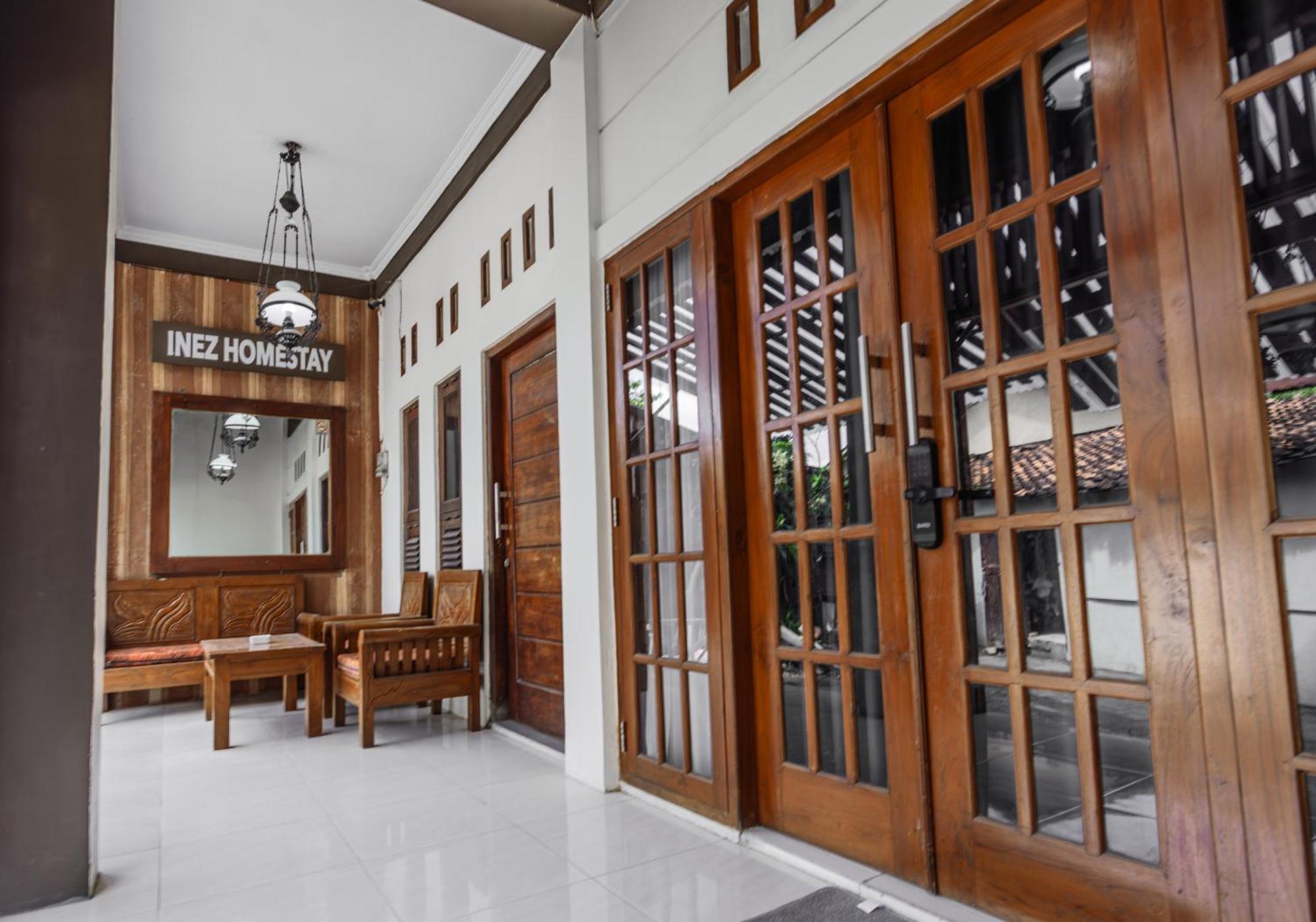 Inez Homestay 요그야카르타 외부 사진