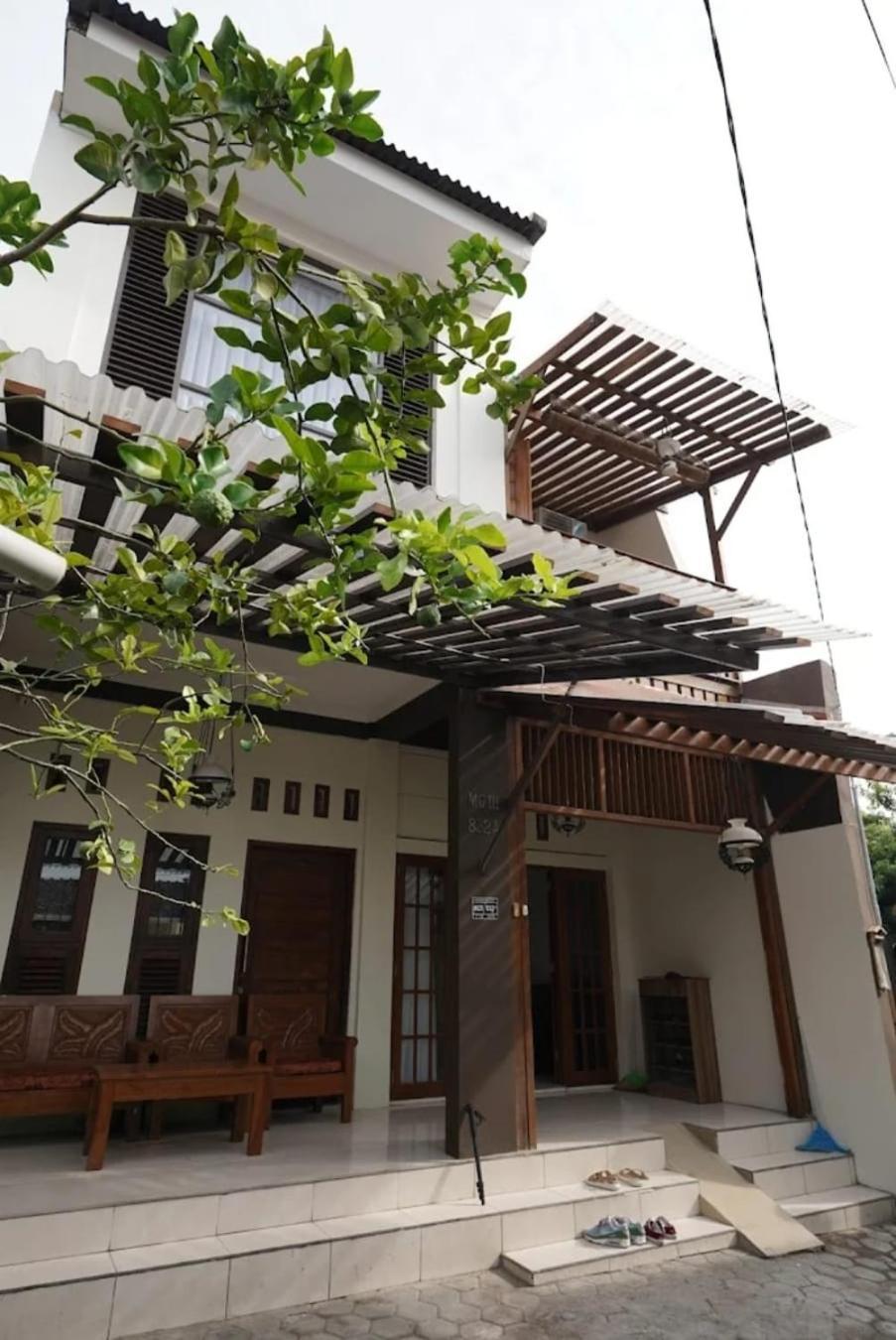 Inez Homestay 요그야카르타 외부 사진